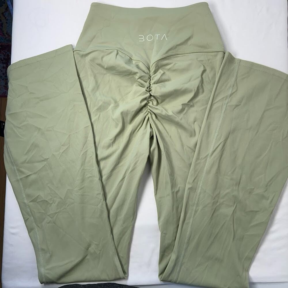 Bota Butt Scrunch Flare Sage Green High Rise Leggings Sz S Activewear